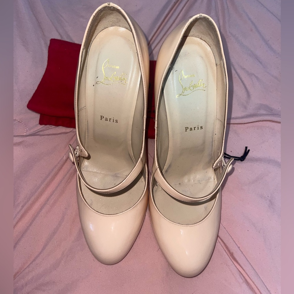 Christian Louboutin charleen in a peachy pink patent Leather, size 41.5, 100mm